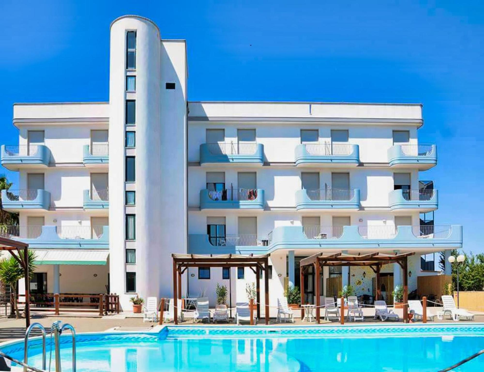 Hotel Villaggio Aurora San Pietro in Bevagna Buitenkant foto