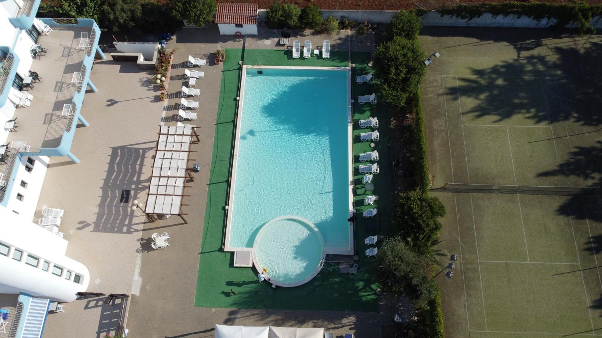 Hotel Villaggio Aurora San Pietro in Bevagna Buitenkant foto